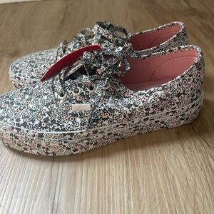 NWT VANS Mono Ditzy Floral Pink White Spring Women's Sneakers Size 5.5